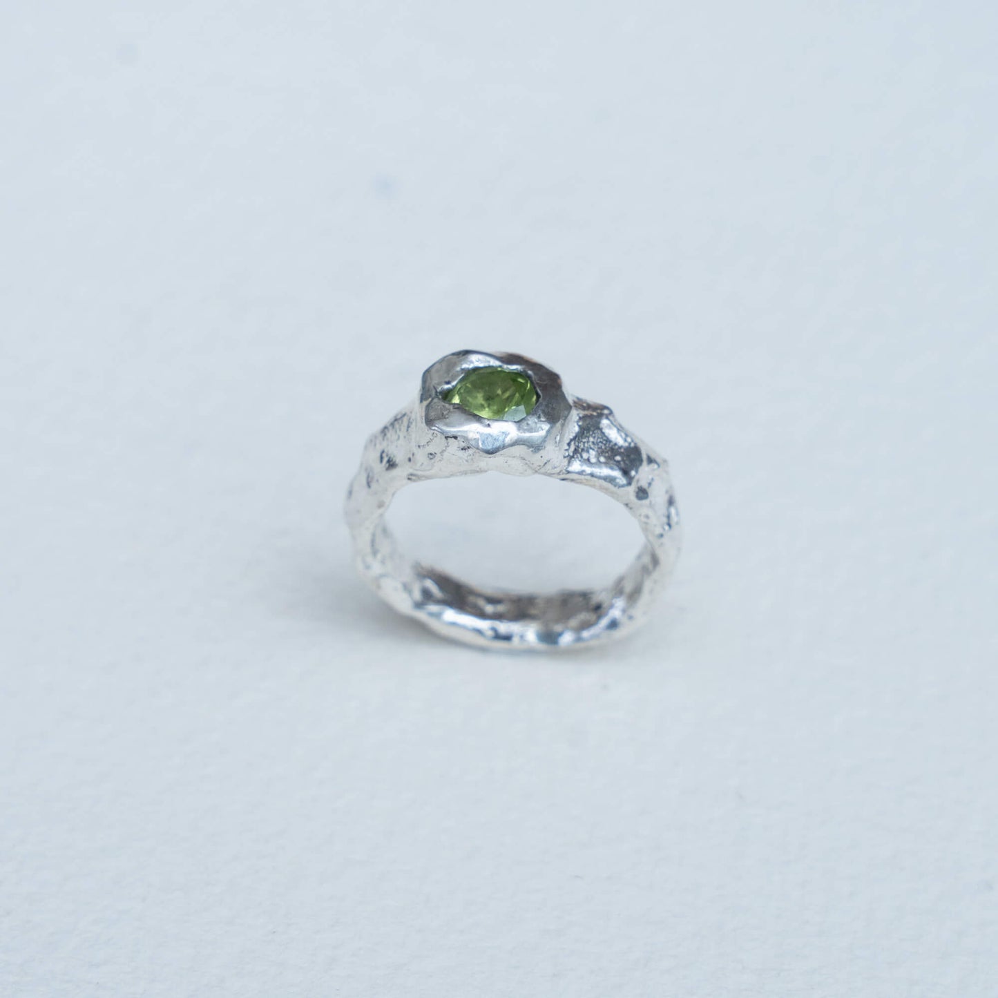 Anillo de Lava peridoto