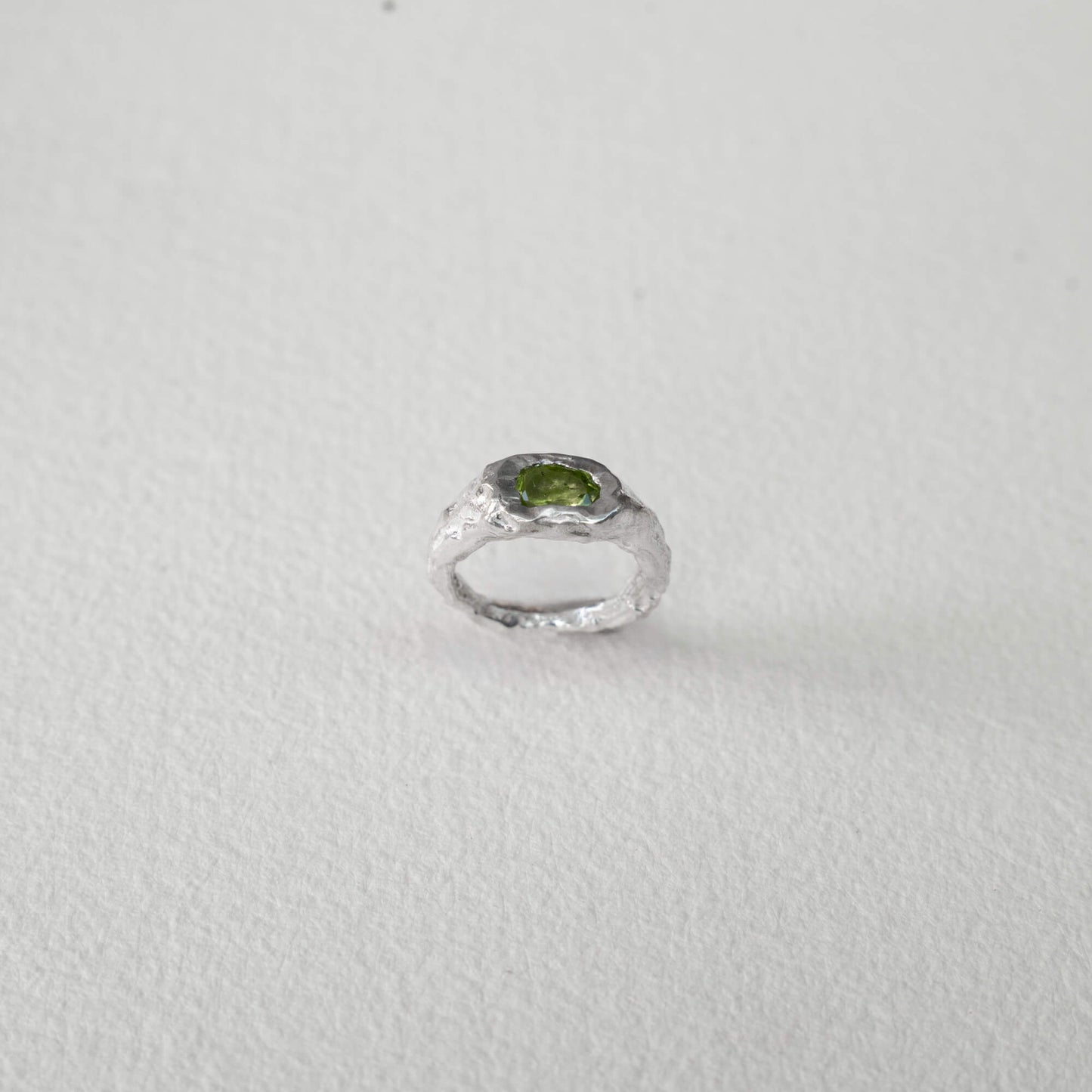 Anillo de Lava Peridoto