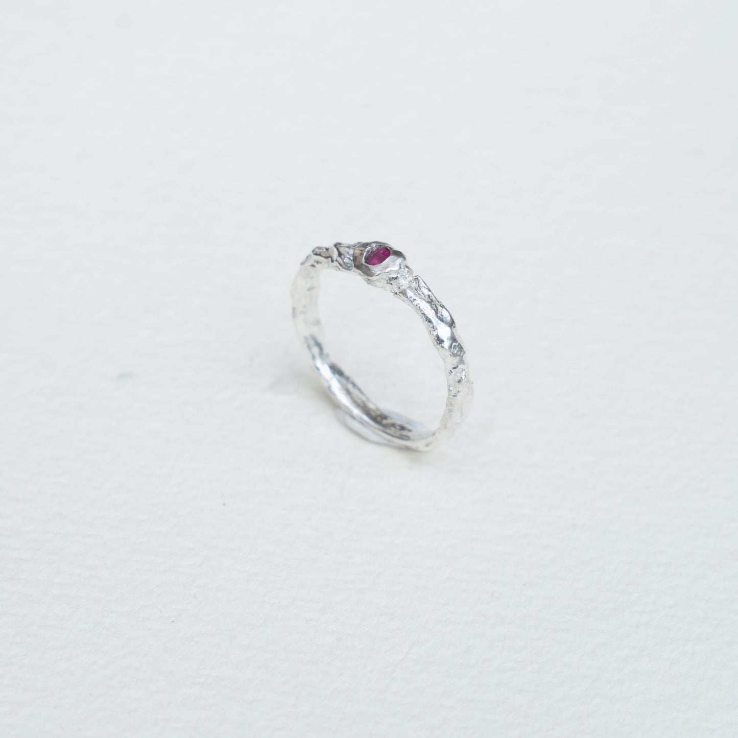 Anillo de Lava rubí