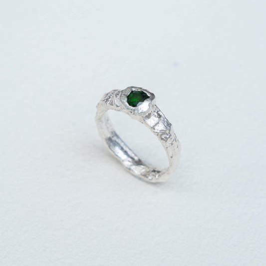 Anillo de Lava cromodiopsidio