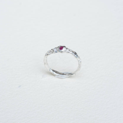 Anillo de Lava rubí