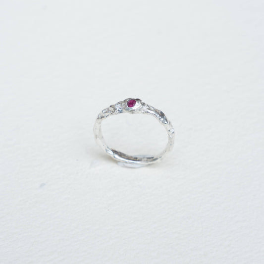 Anillo de Lava rubí