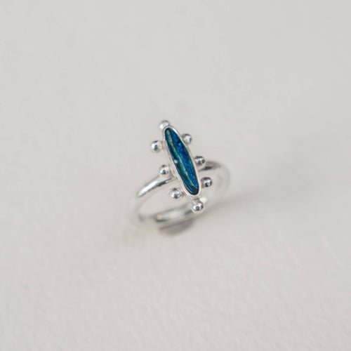 Anillo con ópalo etíope