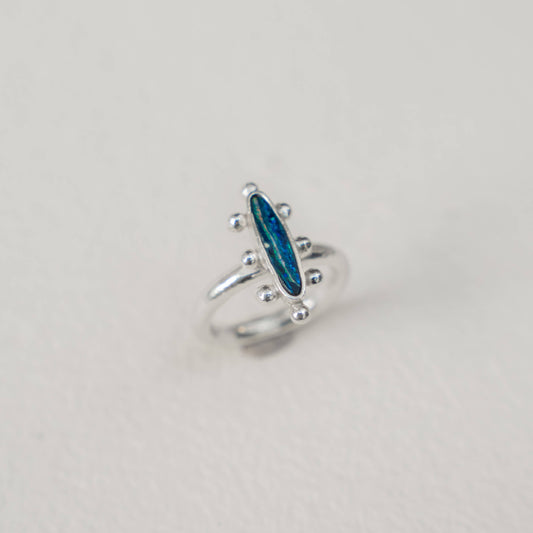 Anillo con ópalo etíope