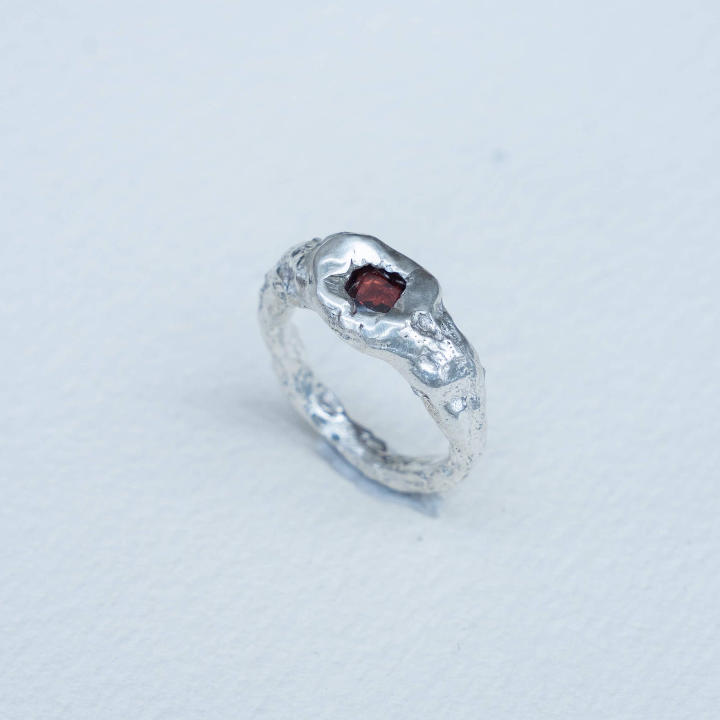 Anillo de Lava granate