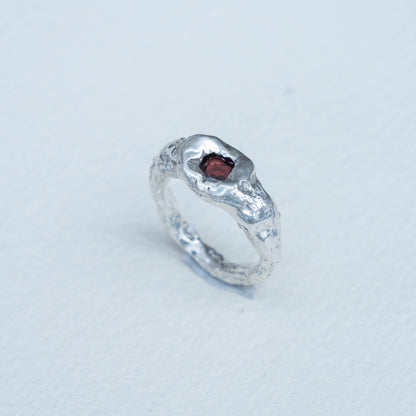 Anillo de Lava granate