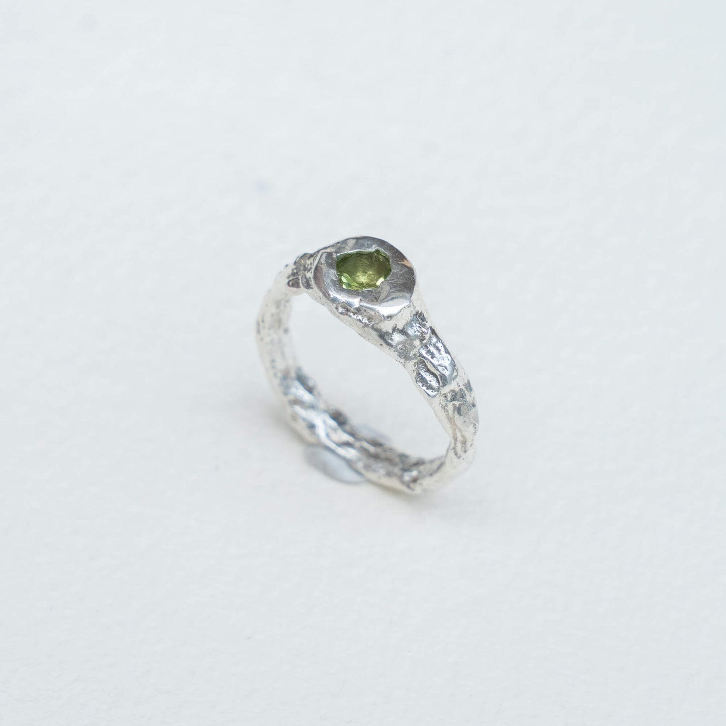 Anillo de Lava peridoto