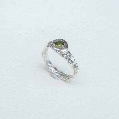Anillo de Lava peridoto