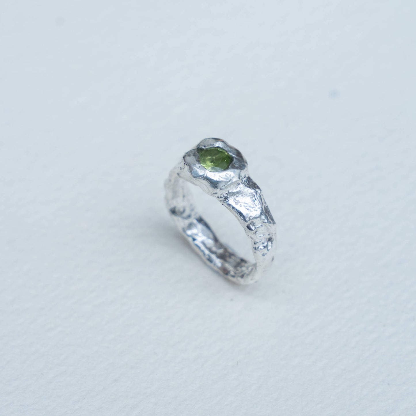 Anillo de Lava peridoto