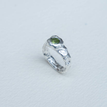 Anillo de Lava peridoto