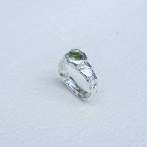 Anillo de Lava peridoto
