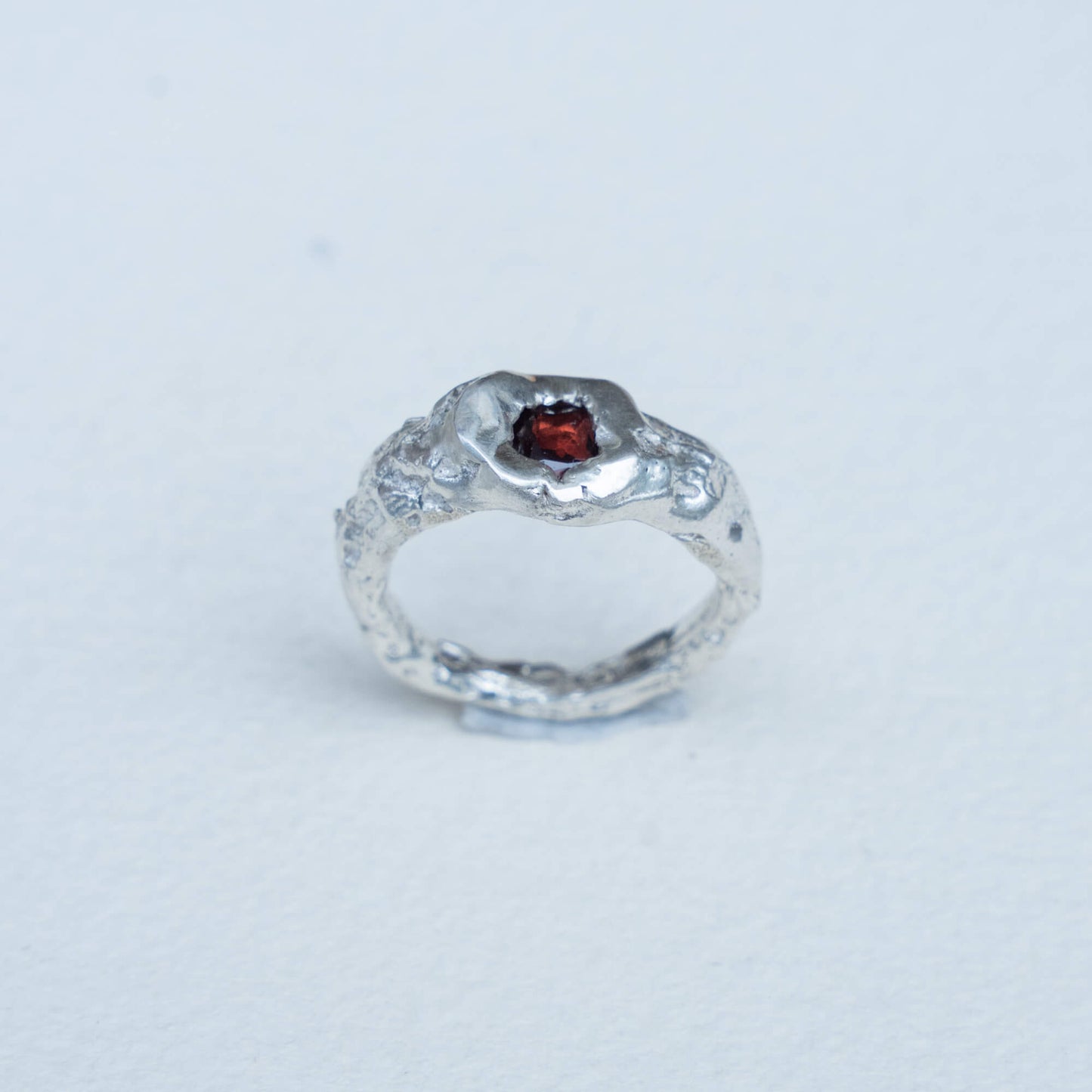 Anillo de Lava granate