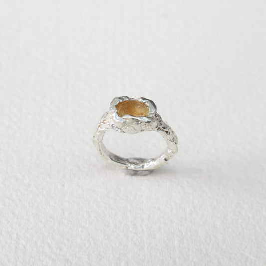 Anillo de Lava cuarzo rutilado cabello de ángel